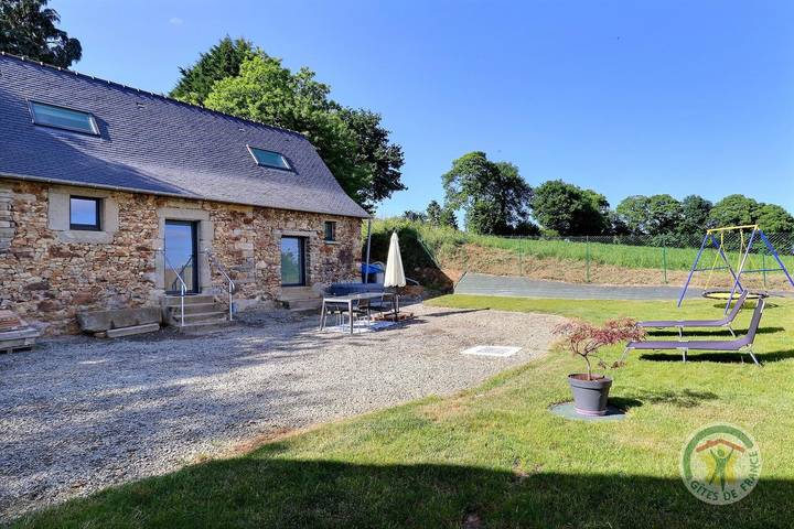 Gîte pour 4 personnes, avec jardin et vue à Parcé