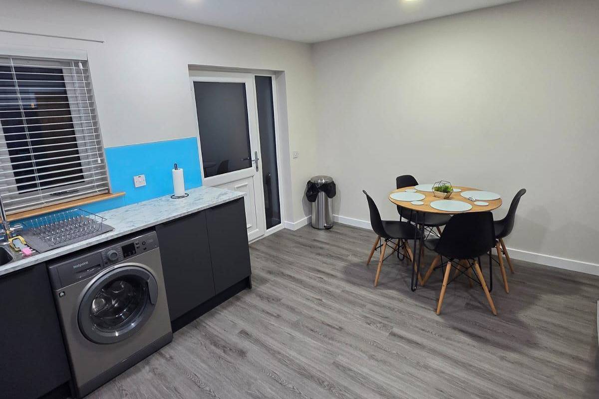 2 Bed House Sleeps 5 -Private Garden -Dogs Allowed in Stirling, Stirling und Umgebung