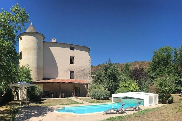 Château pour 18 personnes, avec jardin dans l' Aude