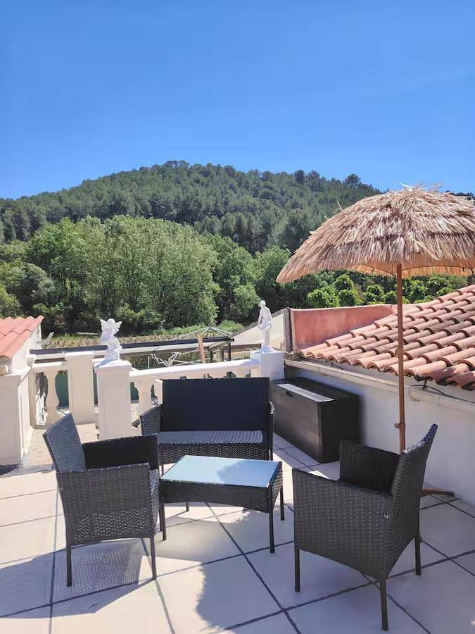 Location de vacances pour 5 personnes, avec jardin et vue, animaux acceptés à Le Castellet - 2