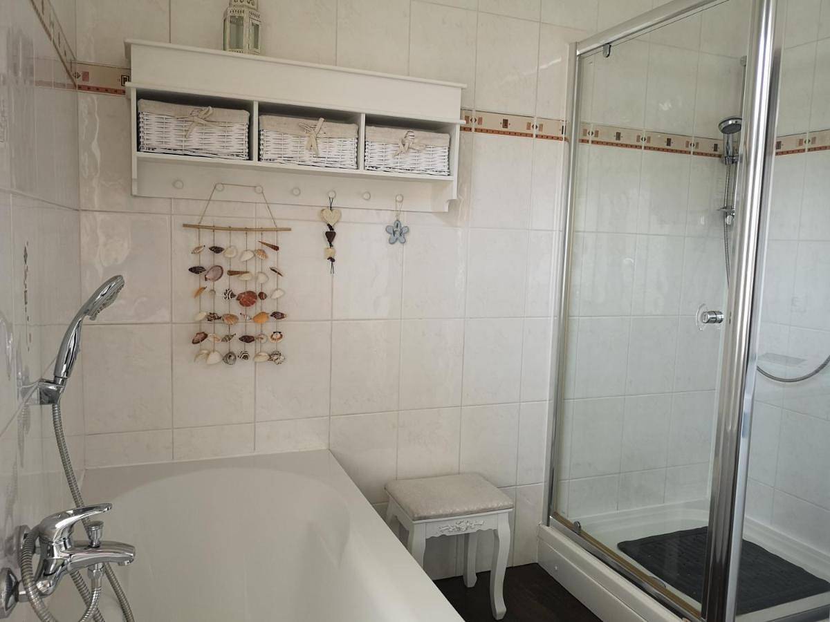 Ganze Wohnung, Apartment with Balcony in Nordwestuckermark, Uckermark