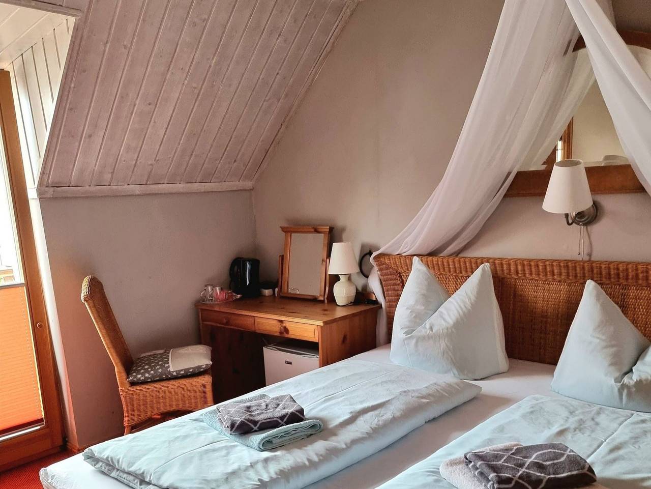 Ganze Ferienwohnung, Dorfgasthof Deutsches Haus, Ferienobjekt Swienstall - Knechtkabuff in Ückeritz, Bernsteinbäder