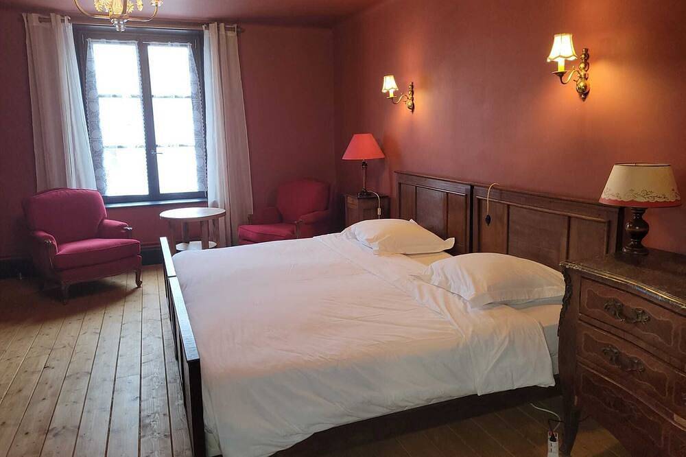 Maison entière 6 chambres jusqu'à 15 personnes in Monthureux-sur-Saône, Neufchâteau