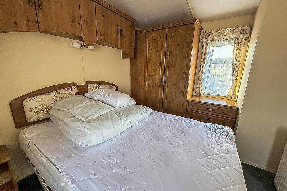 Great dog friendly caravan for hire at North Denes in Suffolk in Lowestoft, Sunrise Coast