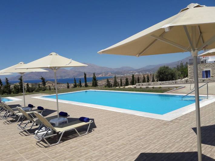 Bungalow für 2 Personen, mit Terrasse und Garten sowie Kinderpool und Pool
