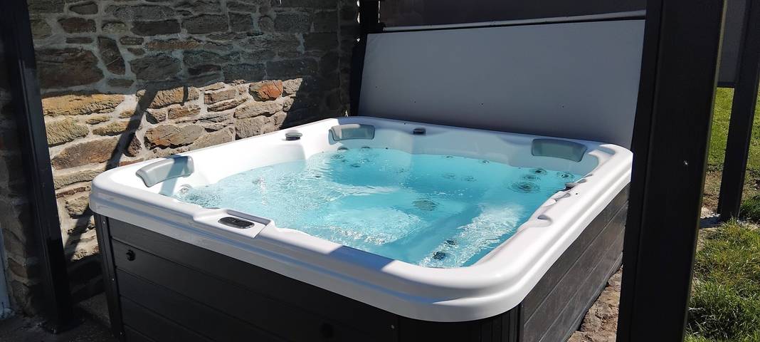 Gîte pour 4 personnes, avec jardin ainsi que jacuzzi et terrasse dans Parc naturel régional d'Armorique - 2