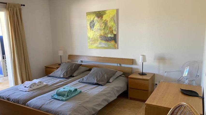 Location de vacances pour 13 personnes, avec jardin et terrasse ainsi que jacuzzi et piscine à Montbrun-des-Corbières - 4