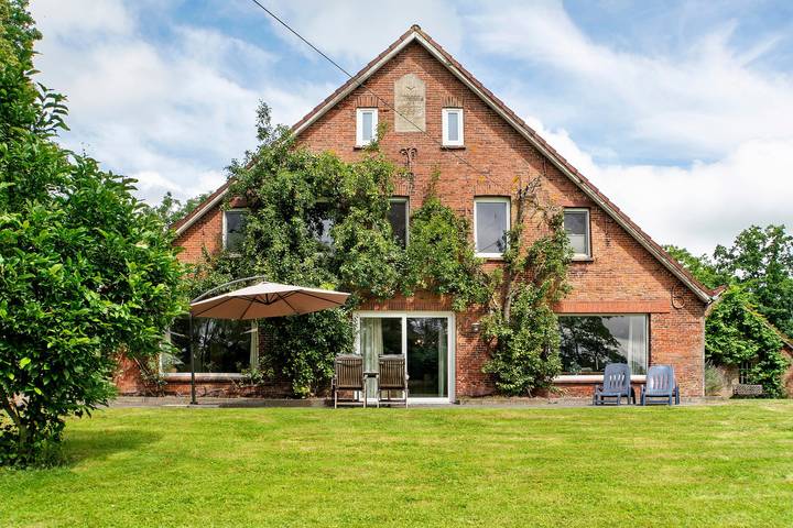 Gîte pour 8 personnes, avec Jacuzzi ainsi que Jardin et Sauna