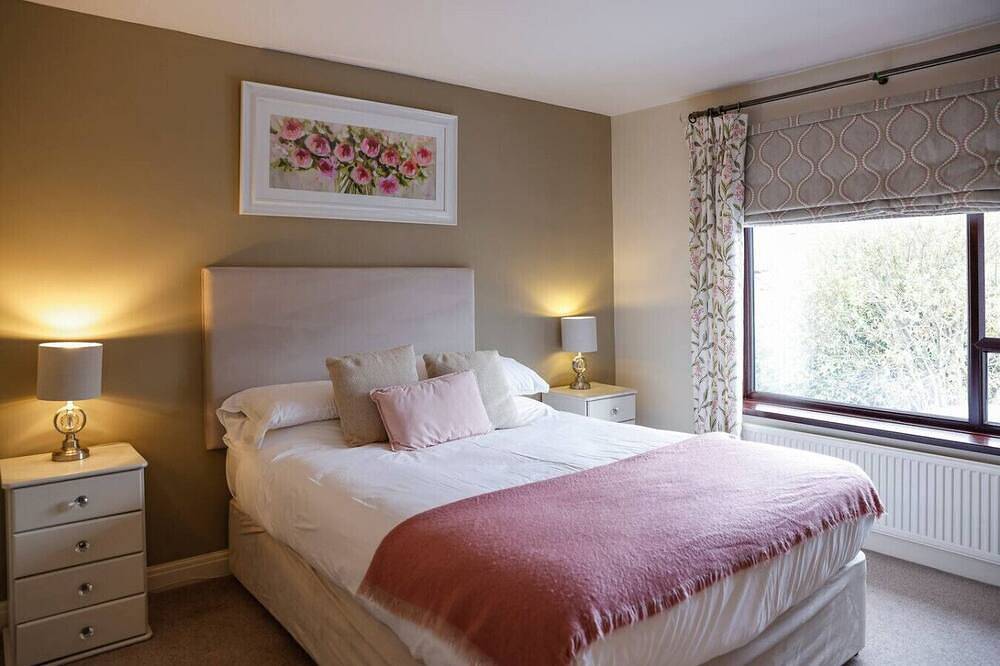 Stylish Family Home Close To City Centre with Parking in Cardiff, Cardiff region