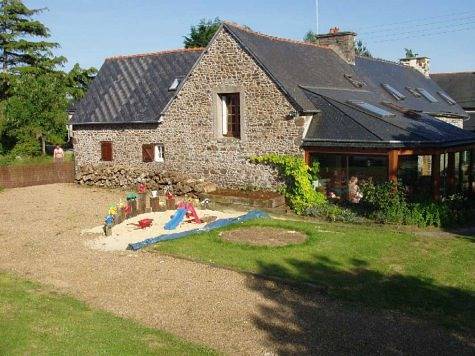 Gîte pour 4 personnes, avec jardin et terrasse à Pléguien