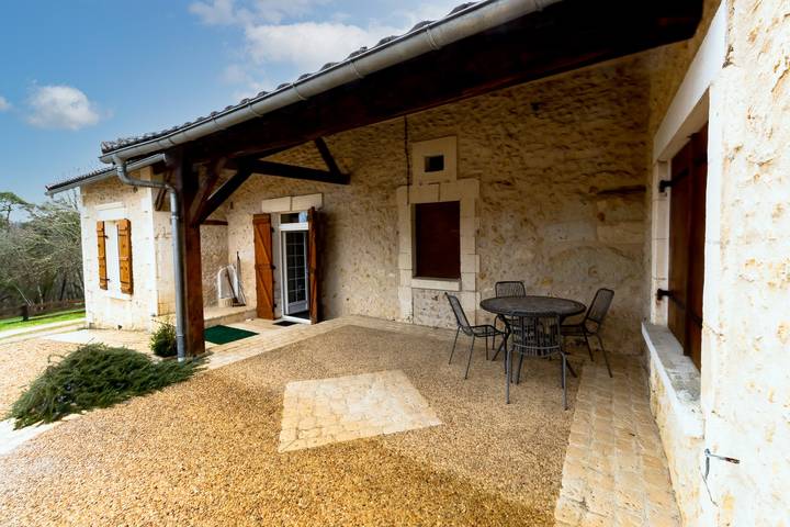 Holiday Home 'Le Haut Picot' with Private Terrace, Wi-Fi and Air Conditioning in Bussac, Périgord Blanc