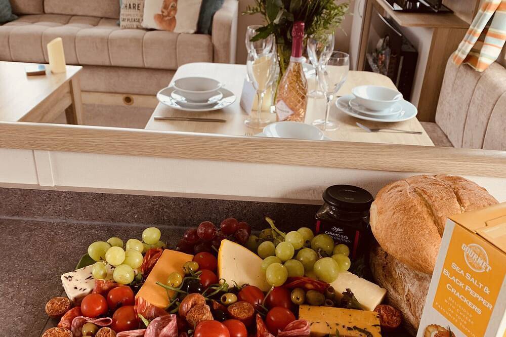 Gorgeous Home from Home Luxury 8 Berth Lodge with Sunken Hot Tub in Tattershall, Lincolnshire