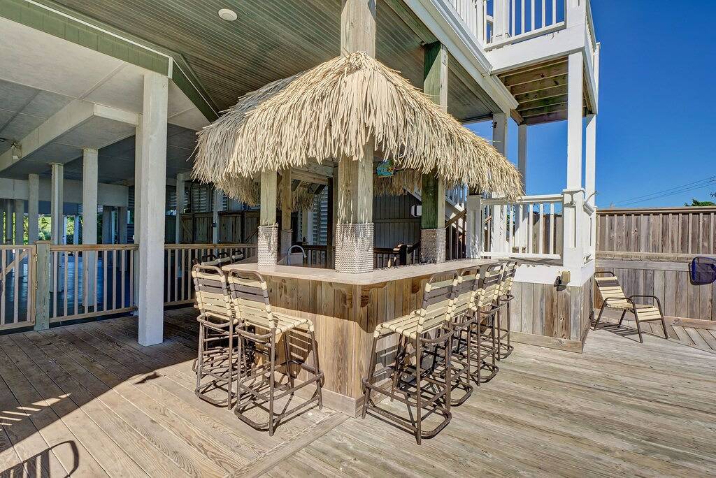 16 Br / 18 Bad, 60 Personen Oceanfront mit Pool / Aufzug! 2068 New River Inlet Rd in North Topsail Beach, Camp Lejeune