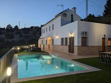 Casa rural para 7 personas, con balcón además de vistas y piscina en Iznájar