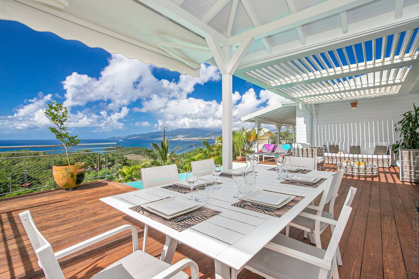 Villa Doma'Lyne, piscine, jardin, vue mer in Les Trois-Îlets, Martinique