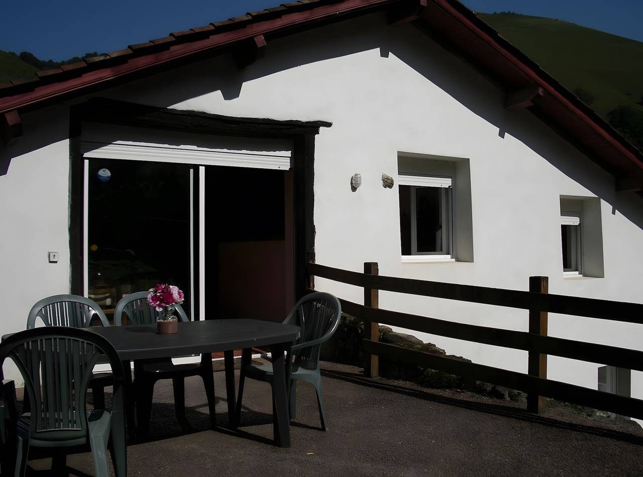 Appartamento intero, Appartamento di 150 m² su un unico livello con vista montagna, terrazza privata e Wi-Fi in Estérençuby, Bayonne e dintorni