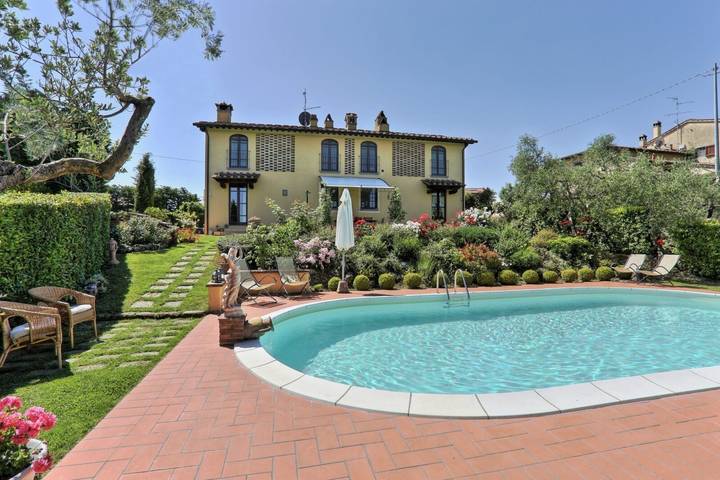 Casa vacanza per 10 persone, con Balcone e Giardino a Castelfiorentino