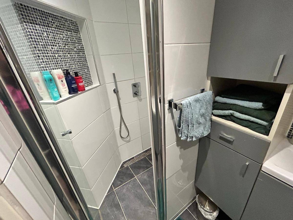 Appartement entier, Reza Almere in Markermeer