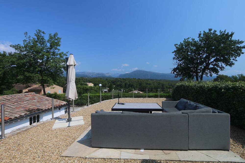 Family Villa, verwarmd zwembad, airco, wifi, Valbonne 10 min lopen in Valbonne, Cannes regio