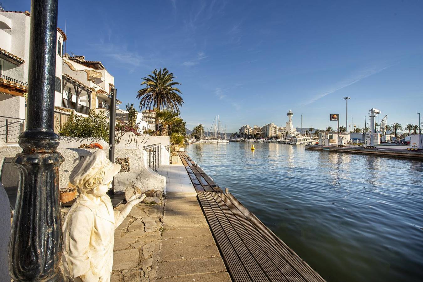 Charmvolles Fischerhaus mit 4 m Liegeplatz und Balkon auf der Isla Cartago in Empuriabrava, Oberampurien