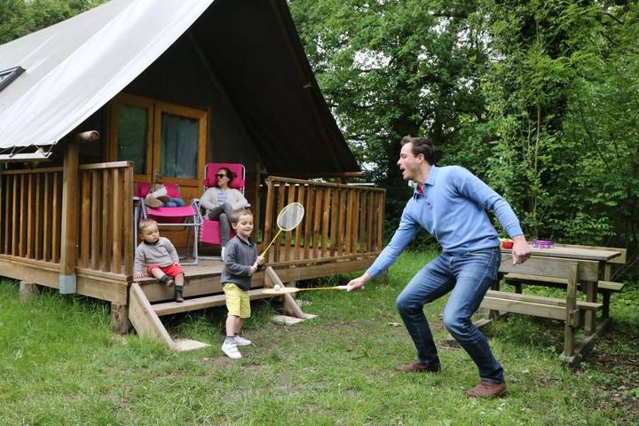 Location de vacances pour 5 personnes, avec Balcon et Terrasse ainsi que Jardin et Piscine dans Parc des Oiseaux (Villars-les-Dombes)