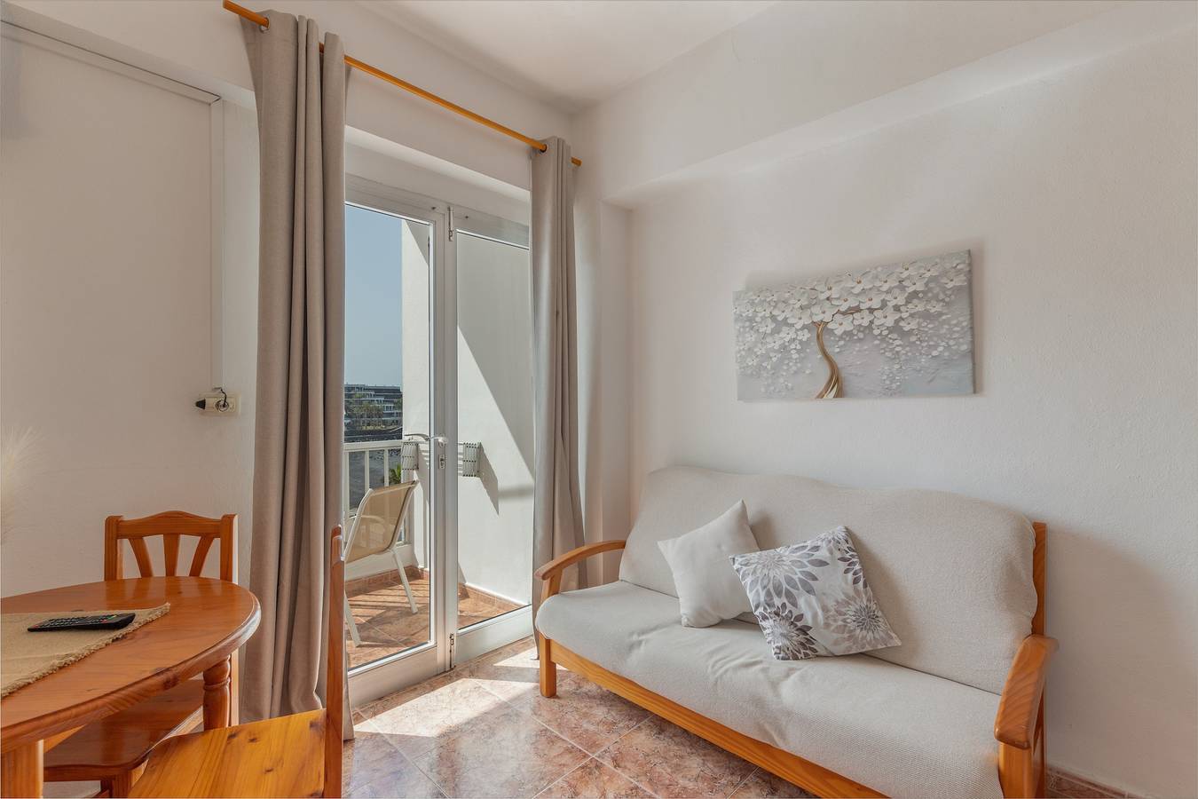 Entire studio, Studio 'Martin - 29' with Sea View, Balcony and Wi-Fi in Puerto Naos, Los Llanos de Aridane