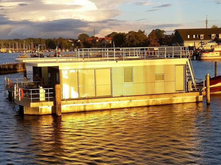 Hausboot für 4 Personen, mit Terrasse in Ribnitz-Damgarten - 3