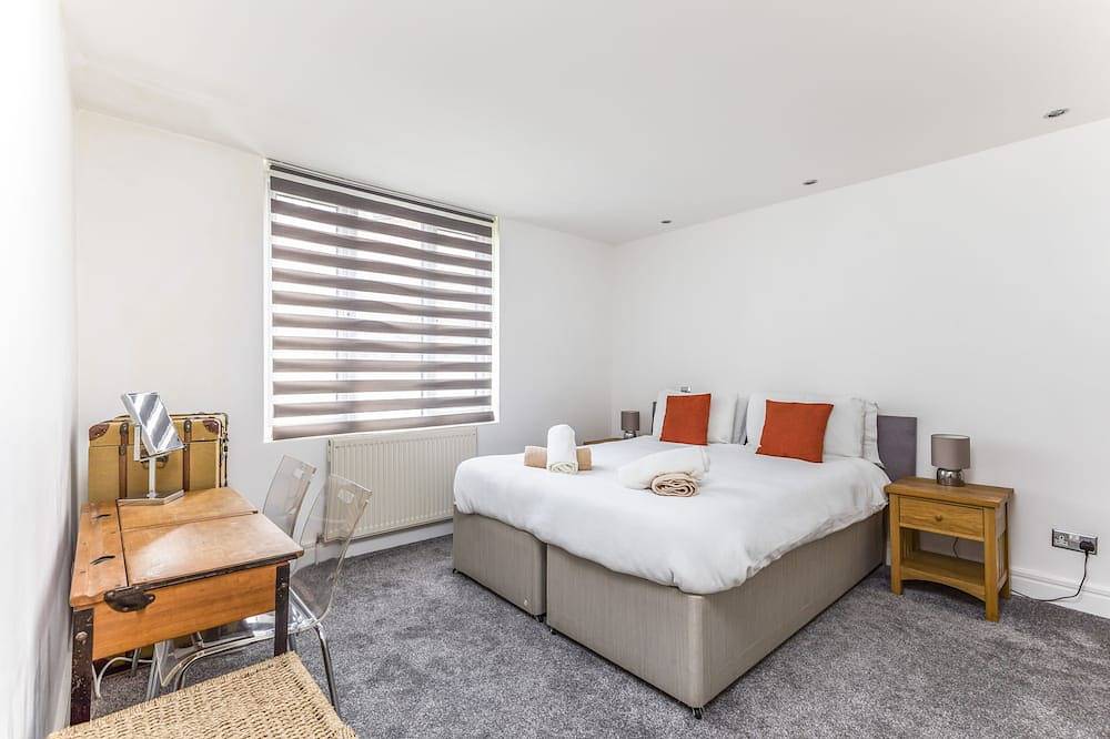Entire apartment, Modern, Close to beach, shops and restaurants, free wi fi, Sleeps 5, in Southsea, Portsmouth