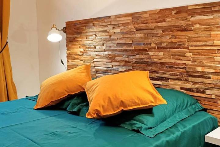 Gîte pour 3 personnes, avec terrasse à Saint-Jean-Saint-Germain - 2