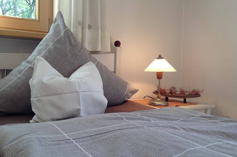 Ganze Wohnung, \"Wohlfühlferienwohnung\" nähe Bodenmais: Terrasse, Garten, Wlan, Spielplatz, uvm. in Teisnach, Ostbayern
