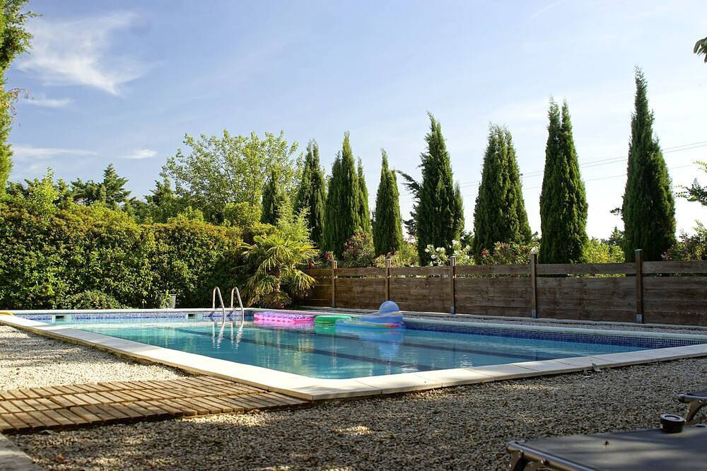 Ganze Wohnung, Country cottage with swimming pool in Le Thor, Vaucluse