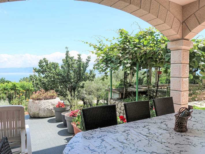 Ferienwohnung für 4 Personen, mit Terrasse und Garten in Ravni