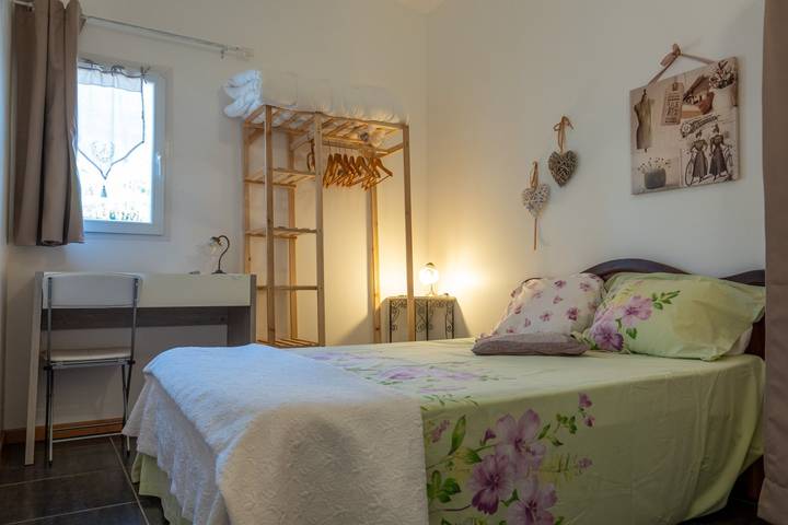 Gîte pour 6 personnes, avec terrasse ainsi que piscine et jardin, animaux acceptés à Montpezat-sous-Bauzon - 2