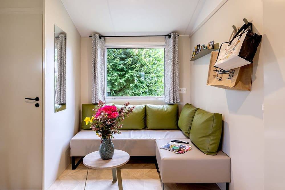 Mobile home with private spa and terrace in Pordic in Pordic, Côte de Goëlo