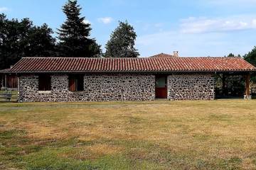 Gîte pour 6 personnes, avec terrasse et jardin à Pissos