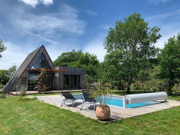 Location de vacances pour 4 personnes, avec Balcon et Terrasse ainsi que Jardin et Piscine à Saint-Martin-Labouval