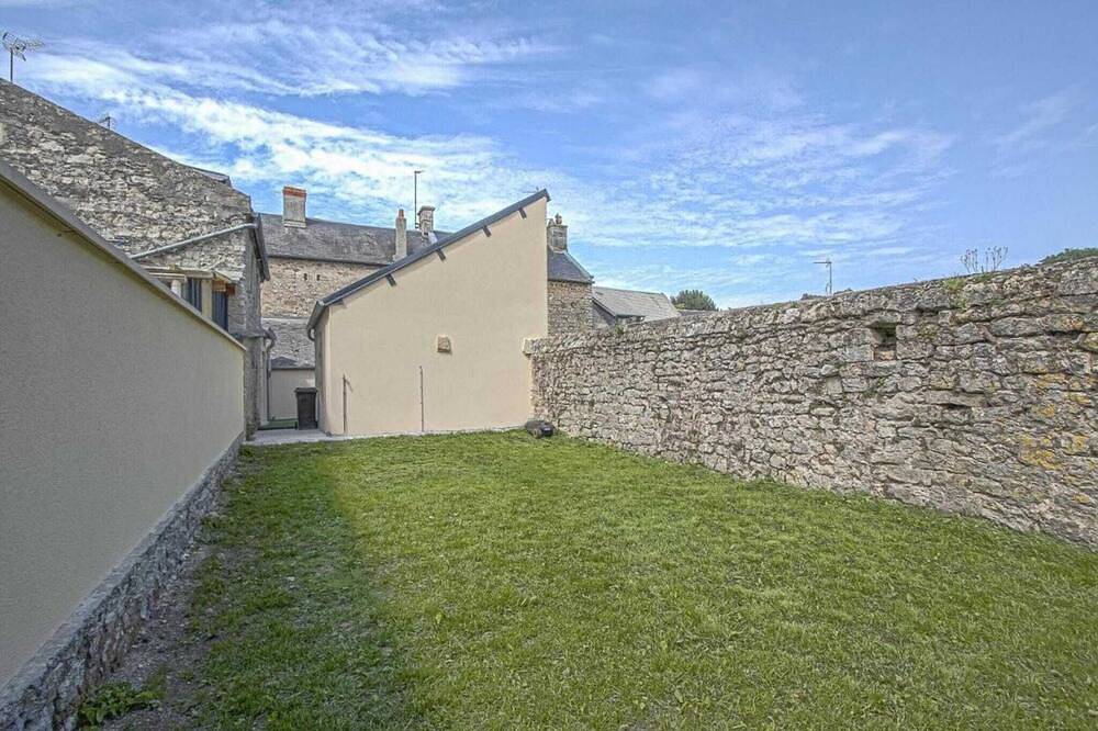 Holiday Home in Isigny-sur-Mer with Garden in Saint-Benoît-de-l'Aure, Bayeux region
