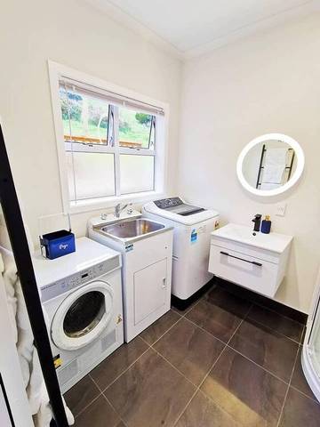 Villa for 12 Guests in Otago, Picture 2