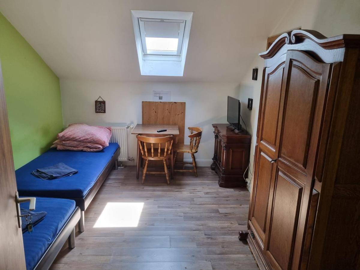 Single Room with Bathroom in Raubling, Bayerische Alpen