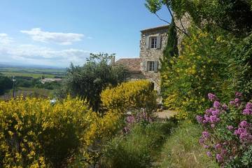 Gîte pour 6 personnes, avec jardin et terrasse à Gigondas