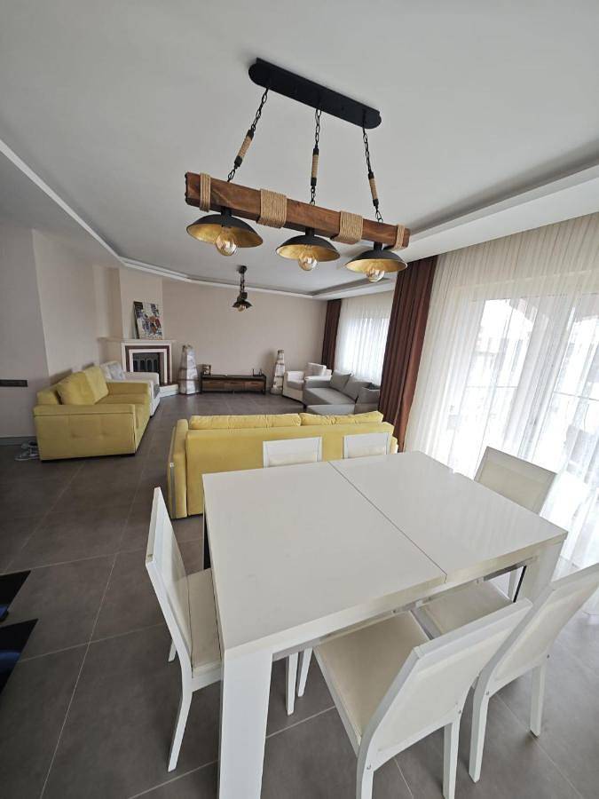 Aparthotel para 15 personas, con balcón además de vistas y jardín - 1