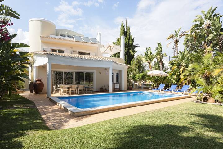 Villa with pool for 10 people, with Balcony and Terrace as well as Garden and View in Vilamoura