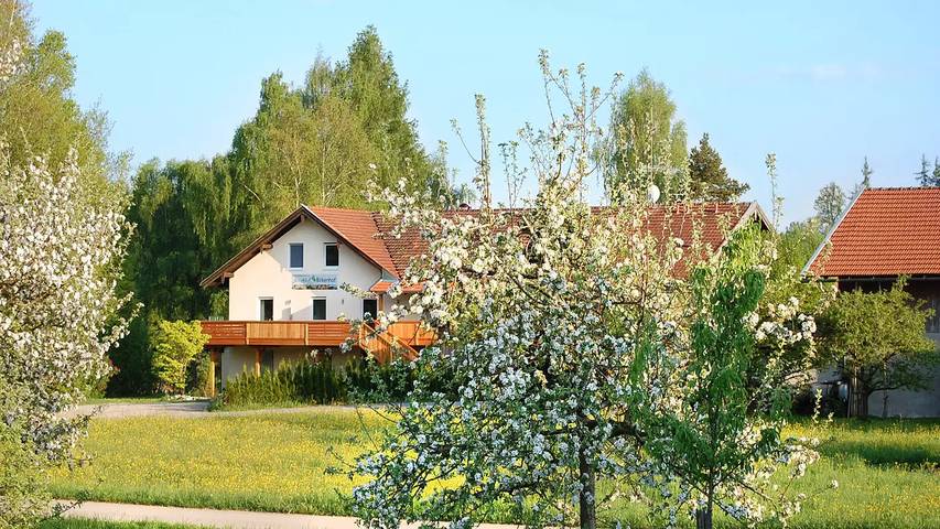 Ferienwohnung für 3 Personen, mit Garten in Taching am See