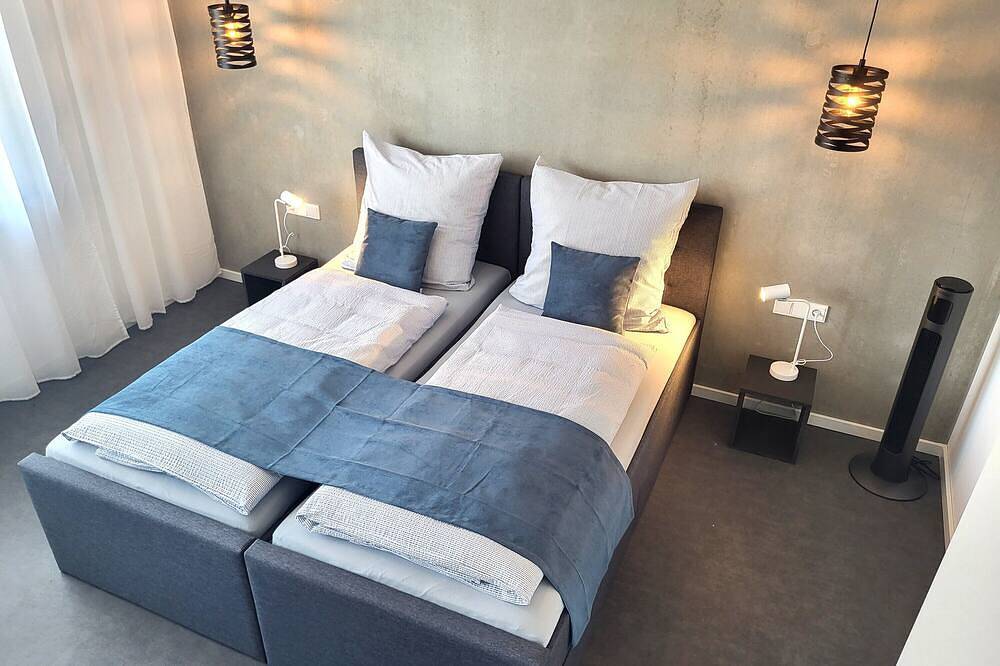 Ferienhaus 'Schlossterrassen 8b' mit Seeblick, privater Terrasse und Wlan in Pouch, Muldestausee