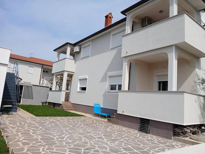 Ferienwohnung für 4 Personen, mit Balkon und Terrasse sowie Garten und Ausblick