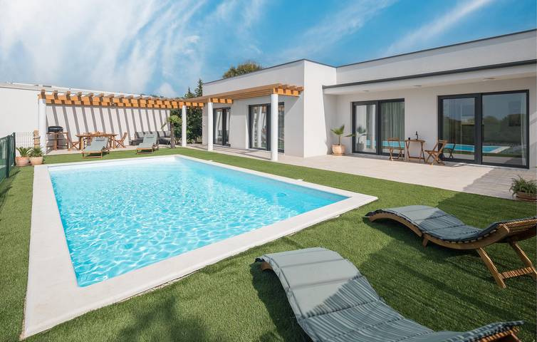 Ferienhaus für 6 Personen, mit Terrasse und Garten in Bale
