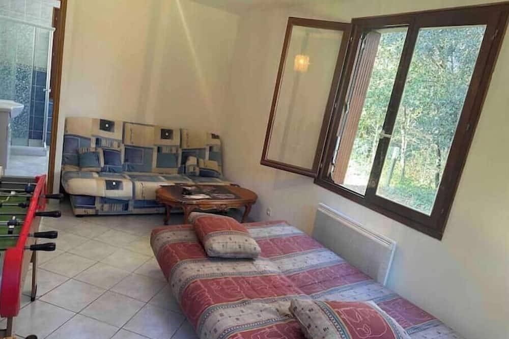 Vaste Villa au Coeur de la Pinède in Les Mathes, Côte de Beauté