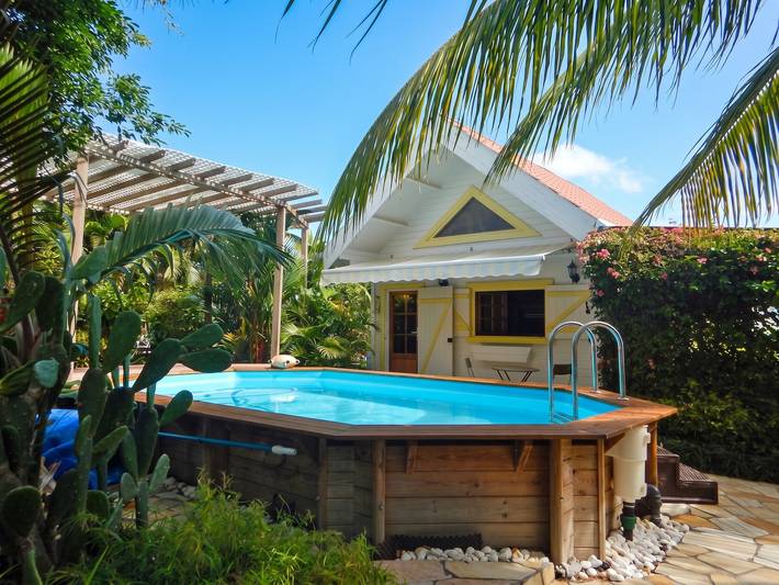 Chalet für 4 Personen, mit Pool und Terrasse sowie Garten - 1