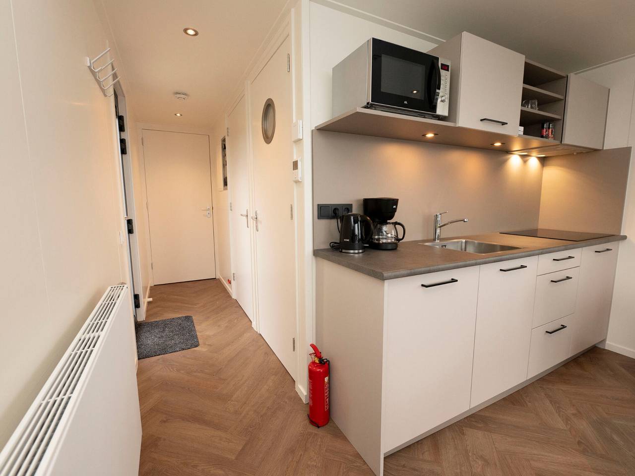 Hausboot in Offingawier mit Meerblick in Friesland