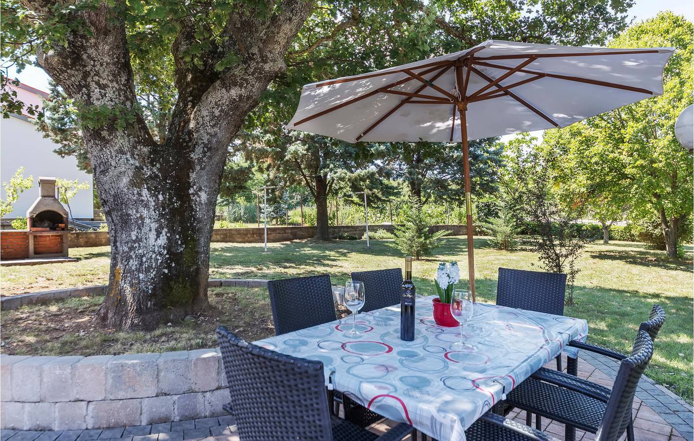 Confortable appartement de deux chambres avec terrasse, à 2,5 km du centre-ville in Labin, Côte Est de l'Istrie